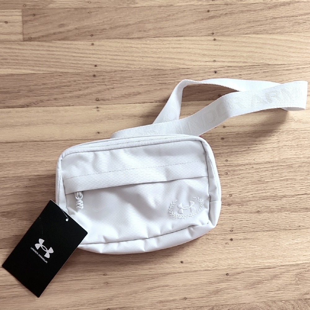 NWT Under Armour White Crossbody Bag Fanny White